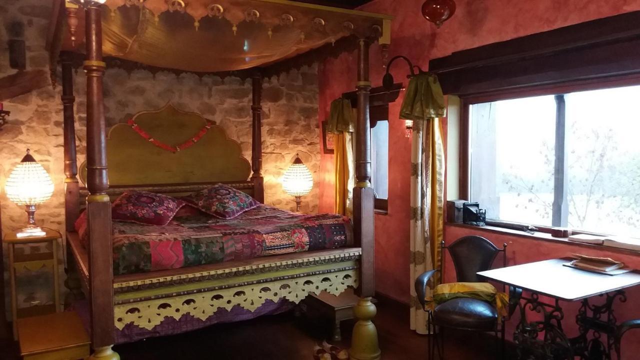 Les Folies De La Serve Ouroux Экстерьер фото