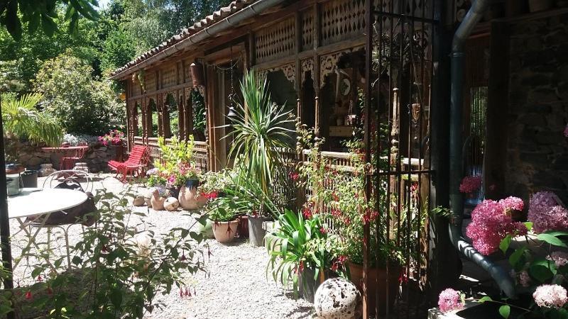 Les Folies De La Serve Ouroux Экстерьер фото